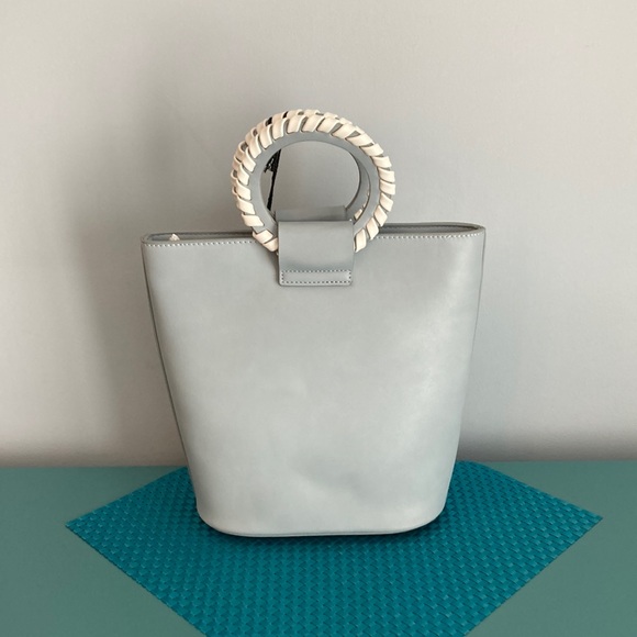 Moda Luxe Gray and White Tote with Nautical Handle NIP - Picture 2 of 15